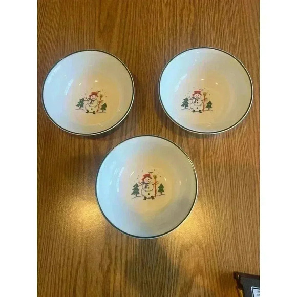Pfaltzgraff | Snow Village Set of 3 Christmas Holiday Bowls - Picture 1 of 5